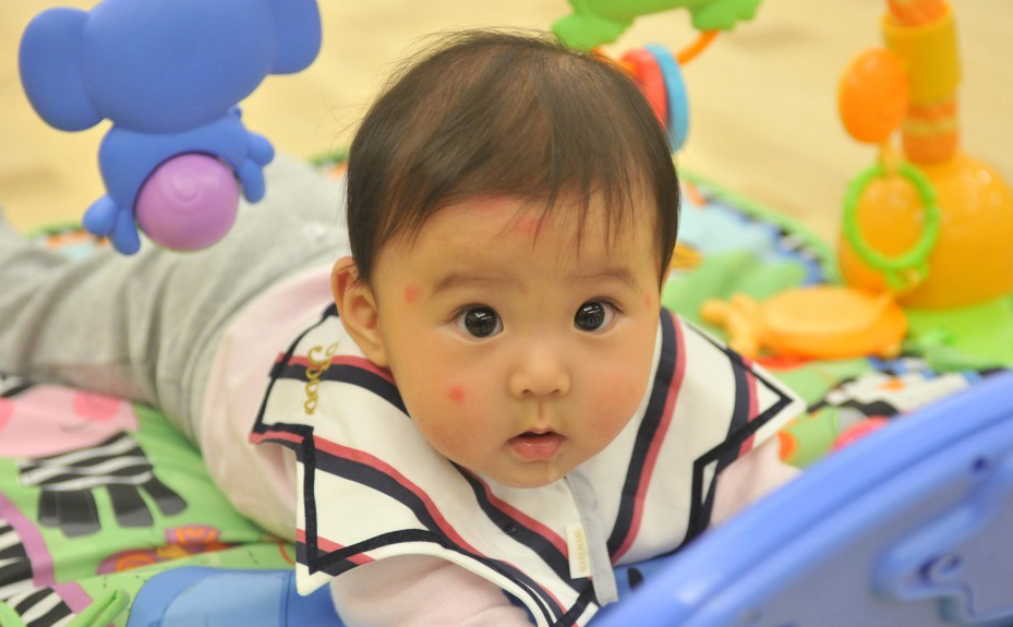 心疼!贾静雯女儿咘咘被咬满脸蚊子包