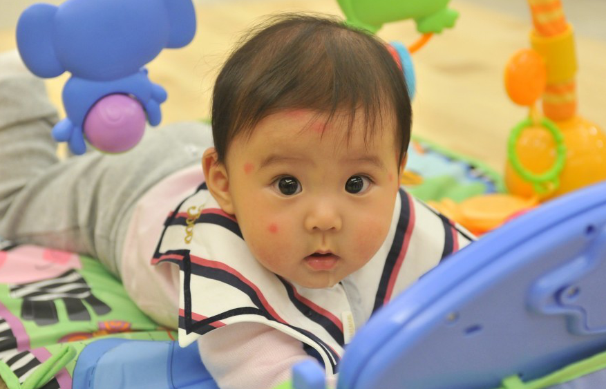 心疼!贾静雯女儿咘咘被咬满脸蚊子包