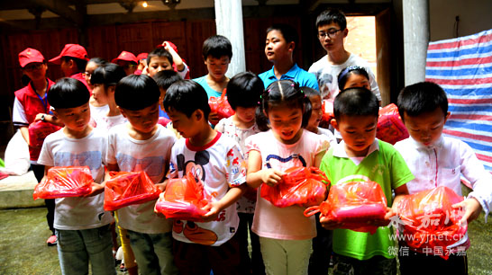 六一环保游艺闹了永嘉小山村