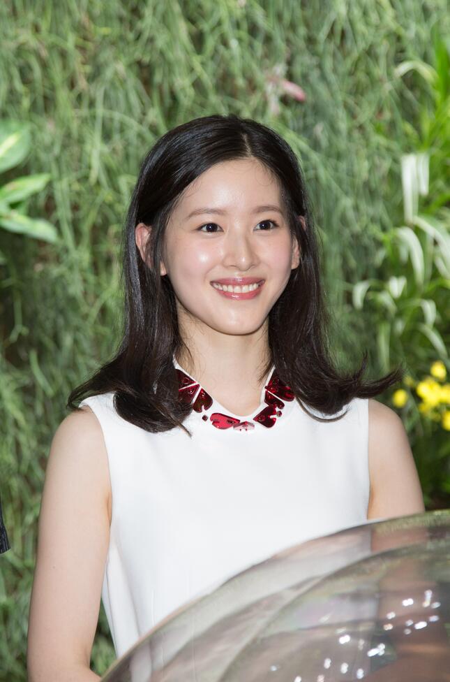 奶茶妹妹产后首秀身材脖子露红印疑吻痕