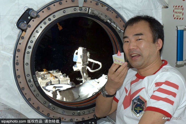 探秘各国宇航员太空生活 踢球拍照妙趣横生(组