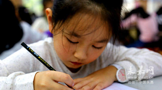 我县举行首届 环保杯 学生硬笔书法现场大奖赛