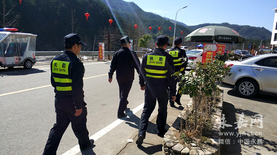 【网络媒体走转改】下家岙治安巡逻队:乐为乡亲守年夜