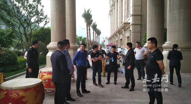 县禁燃烟花爆竹联合行动组对县城各大酒店开展