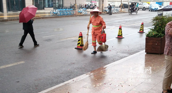 县禁燃烟花爆竹联合行动组对县城各大酒店开展