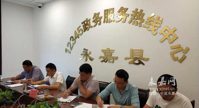 县国土资源局局长肖晓锵接听12345政务服务热