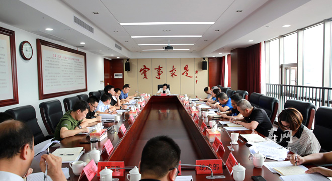 王彩莲分别主持召开政协专题协商和党外人士座谈会