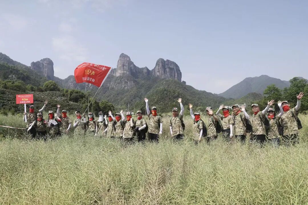 �����ص�ʮ�߽����ߺ��·����У�